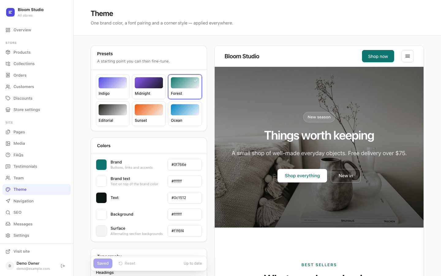 Webeditor theme screen: color presets, brand colors and a live preview of the site